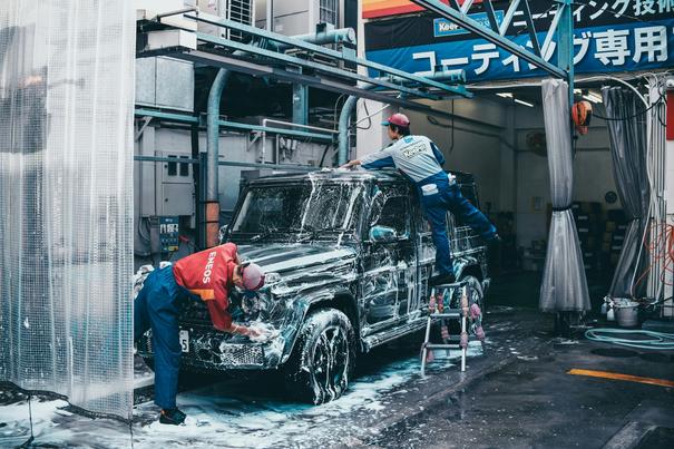 Efficiënte verwarmingssystemen van Inoxcon voor autowasserettes, ontworpen voor intensief gebruik en constante temperatuur tijdens wascycli.
