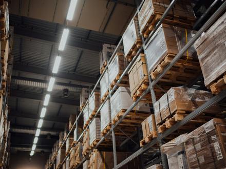 Duurzame warmwater- en verwarmingsinstallaties voor logistieke centra, geleverd door Inoxcon en afgestemd op wisselende bezetting en dagelijkse bedrijfsvoering.