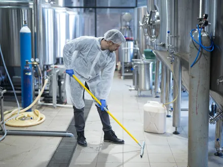 Duurzame warmwater- en verwarmingssystemen voor industrieel wassen en cleanen, geleverd door Inoxcon en afgestemd op continu gebruik en zware belasting.
